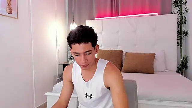 Snapshot of Alejo-and-Thiago chatting on June 15, 2026, 1:44 pm Alejo-and-Thiago online show from June 15, 2026, 1:44 pm