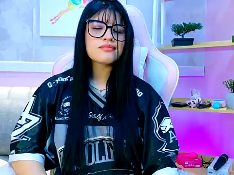 MeghanRoosee online show from May 3, 2026, 2:42 pm