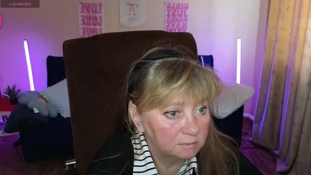Snapshot of Melania_Cook chatting on May 16, 2026, 5:28 am Melania Cook online show from May 16, 2026, 5:28 am