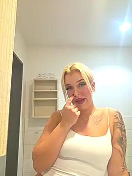 Snapshot of SelinaSeduce chatting on June 2, 2026, 7:25 pm SelinaSeduce online show from June 2, 2026, 7:25 pm