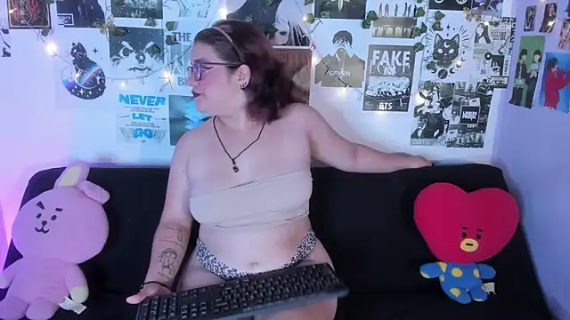 Snapshot of helleen21 chatting on May 15, 2026, 4:21 am helleen21 online show from May 15, 2026, 4:21 am