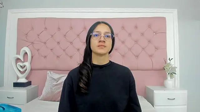 Snapshot of SarahDoll__ chatting on June 5, 2026, 12:44 pm SarahDoll online show from June 5, 2026, 12:44 pm