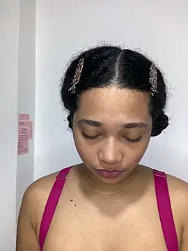 Snapshot of _sweetSabrina- chatting on May 4, 2026, 2:48 am sweetSabrina- online show from May 4, 2026, 2:48 am