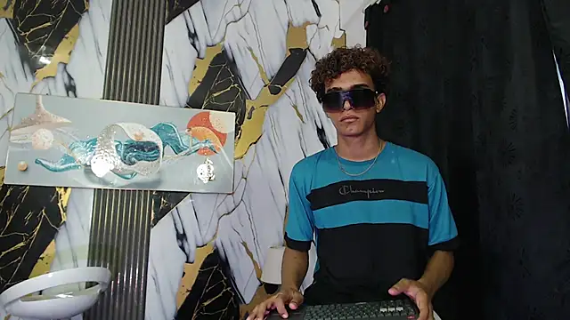 Snapshot of GOLDEN_2026 chatting on June 16, 2026, 7:25 pm GOLDEN 2026 online show from June 16, 2026, 7:25 pm