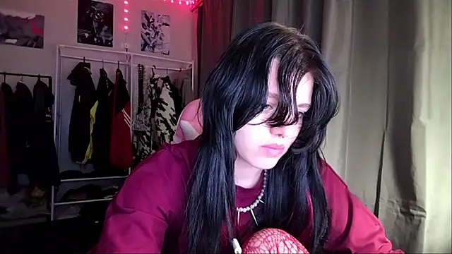 VeIvetLure online show from May 18, 2026, 4:23 pm