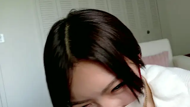 Naomi 00122 online show from May 6, 2026, 2:10 pm