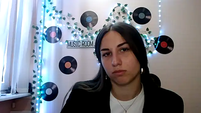 Cutie  Mia online show from May 11, 2026, 11:33 am