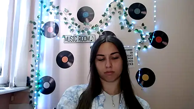 Cutie  Mia online show from May 12, 2026, 11:16 am