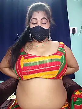 Snapshot of Polly-bhabi chatting on May 18, 2026, 8:24 pm Polly-bhabi online show from May 18, 2026, 8:24 pm