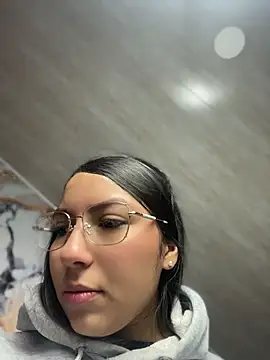Snapshot of Julieth_ec chatting on July 15, 2026, 11:50 am Julieth ec online show from July 15, 2026, 11:50 am