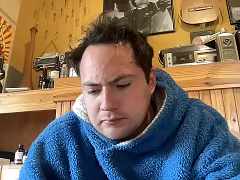 alecsgzz online show from May 12, 2026, 5:19 pm