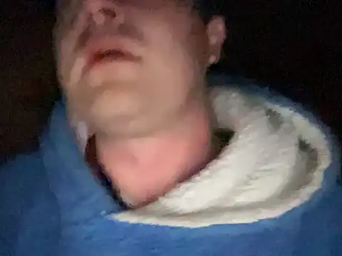 alecsgzz online show from May 12, 2026, 2:52 am
