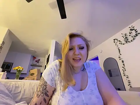 Snapshot of blonde__baby chatting on May 12, 2026, 8:21 am blonde baby online show from May 12, 2026, 8:21 am