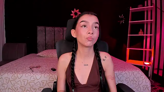 MelCherry online show from July 12, 2026, 5:41 am