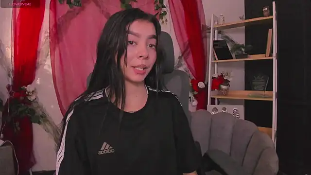 Snapshot of MelCherry chatting on May 9, 2026, 10:35 pm MelCherry online show from May 9, 2026, 10:35 pm