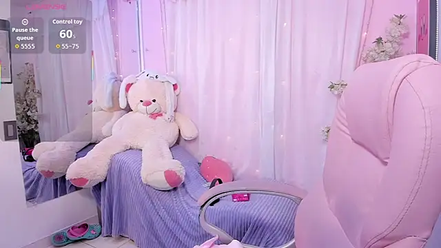 Snapshot of ShanelleDupont_ chatting on August 4, 2026, 7:07 pm ShanelleDupont online show from August 4, 2026, 7:07 pm
