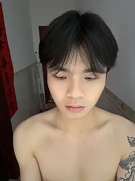 lu111222 online show from May 3, 2026, 6:11 pm