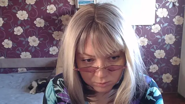 Snapshot of Kate_R chatting on June 7, 2026, 10:42 am Kate R online show from June 7, 2026, 10:42 am
