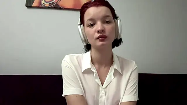 RiaFoxHi online show from May 4, 2026, 6:11 pm