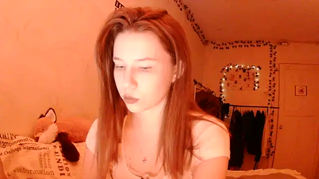 Snapshot of PollyStix chatting on June 15, 2026, 6:29 pm PollyStix online show from June 15, 2026, 6:29 pm