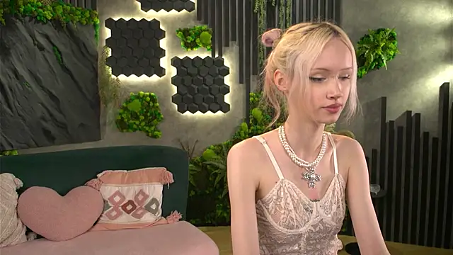 Snapshot of shishka_angel chatting on May 7, 2026, 1:25 pm shishka angel online show from May 7, 2026, 1:25 pm