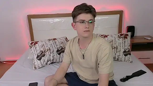 Snapshot of Miless_Cooper chatting on May 16, 2026, 7:24 pm Miless Cooper online show from May 16, 2026, 7:24 pm