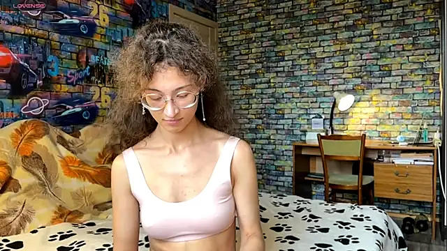 Snapshot of CurlyWinx chatting on June 14, 2026, 12:39 pm CurlyWinx online show from June 14, 2026, 12:39 pm