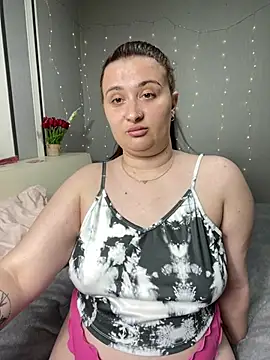 Snapshot of AureTease chatting on May 18, 2026, 6:34 pm AureTease online show from May 18, 2026, 6:34 pm