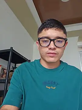 Snapshot of SAMY_AND_FRIENDSS chatting on June 13, 2026, 1:31 pm SAMY AND FRIENDSS online show from June 13, 2026, 1:31 pm
