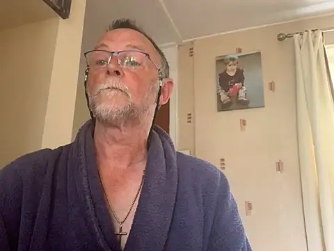 Snapshot of Moonraker64 chatting on May 31, 2026, 7:47 am Moonraker64 online show from May 31, 2026, 7:47 am