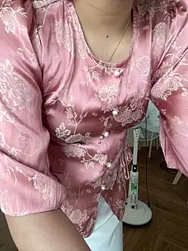 Snapshot of cherry_by chatting on June 1, 2026, 9:42 am cherry by online show from June 1, 2026, 9:42 am