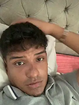 Henrryl online show from May 12, 2026, 5:19 pm