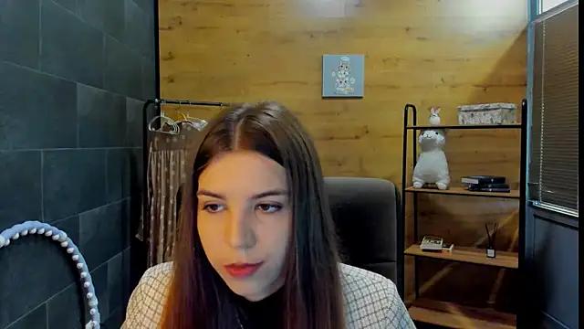 RuthhCox online show from May 18, 2026, 9:36 am
