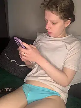 Snapshot of Tatum-Bear chatting on June 13, 2026, 8:51 pm Tatum-Bear online show from June 13, 2026, 8:51 pm