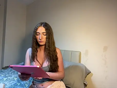 RosieLiorai online show from May 6, 2026, 8:24 pm