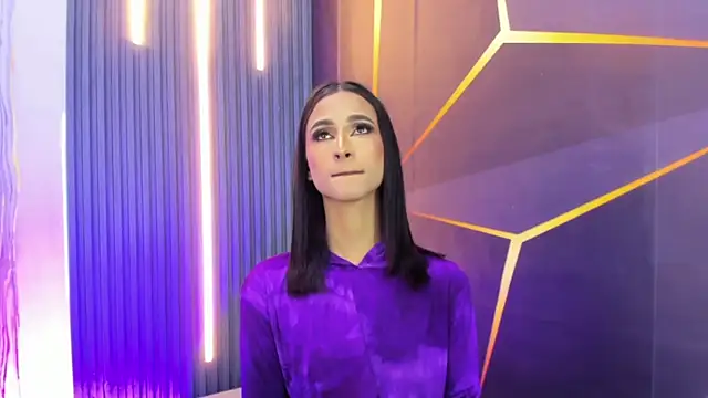 Miss Isa  online show from May 13, 2026, 12:34 pm