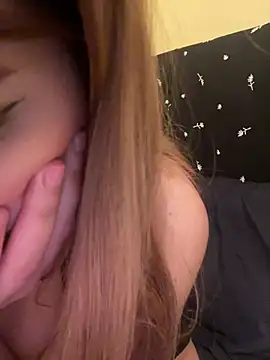 Snapshot of naughty_vivian chatting on June 18, 2026, 10:09 am naughty vivian online show from June 18, 2026, 10:09 am