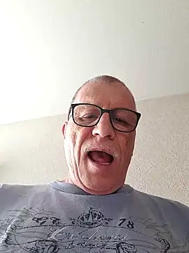 Eddy0763 online show from May 4, 2026, 9:01 am