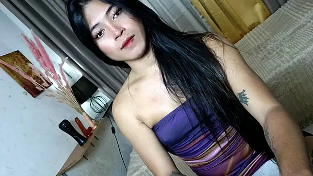 Snapshot of Ladymikaela chatting on May 5, 2026, 4:15 am Ladymikaela online show from May 5, 2026, 4:15 am
