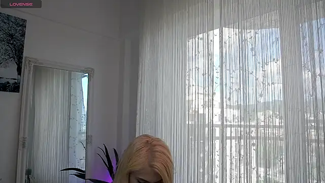 Belle Blondy online show from May 17, 2026, 11:32 am