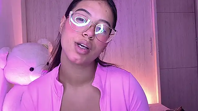 Snapshot of Raven_stonee01 chatting on July 16, 2026, 12:29 am Raven stonee01 online show from July 16, 2026, 12:29 am