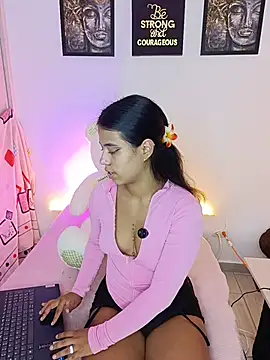 Snapshot of Raven_stonee01 chatting on June 18, 2026, 12:31 am Raven stonee01 online show from June 18, 2026, 12:31 am