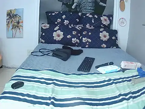 Snapshot of DivineShady chatting on June 18, 2026, 1:27 pm DivineShady online show from June 18, 2026, 1:27 pm