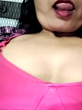 Snapshot of Riya_Tales chatting on May 18, 2026, 1:28 am Riya Tales online show from May 18, 2026, 1:28 am