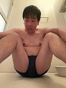 Snapshot of YuuYuu_010 chatting on May 20, 2026, 10:18 pm YuuYuu 010 online show from May 20, 2026, 10:18 pm