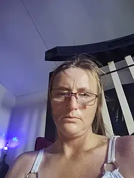 Queenle91 online show from June 12, 2026, 10:29 pm