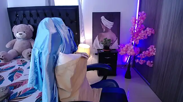 MarQueen1  online show from May 10, 2026, 12:42 pm