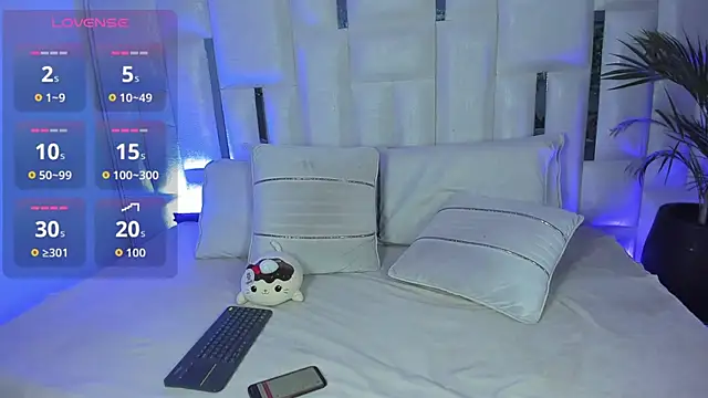 Snapshot of Violet_vyx chatting on June 20, 2026, 4:39 am Violet vyx online show from June 20, 2026, 4:39 am