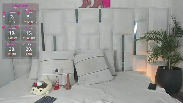 Snapshot of Violet_vyx chatting on July 9, 2026, 4:13 am Violet vyx online show from July 9, 2026, 4:13 am
