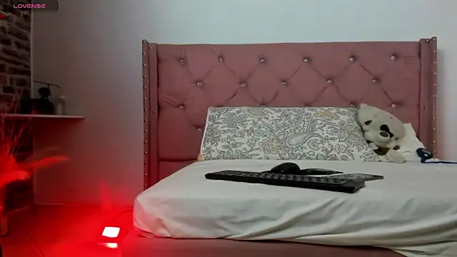valery-hott-gb online show from May 21, 2026, 7:11 pm